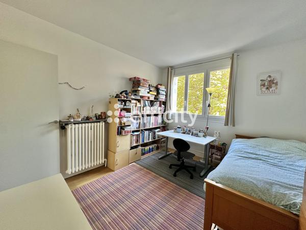 Appartement
         4 pièces
        - 84 m² 895 000 € *