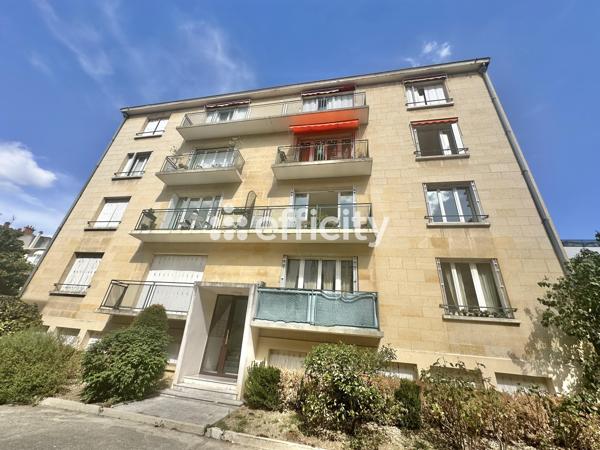 Appartement
         4 pièces
        - 84 m² 895 000 € *