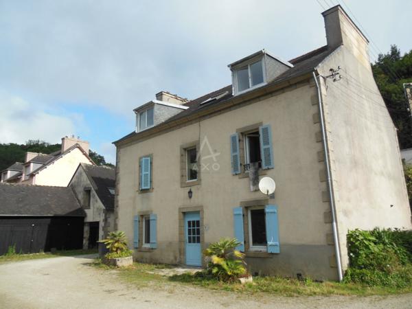 Immeuble à Châteaulin pour investisseur avec 6 appartements, 1 commerce et 14 box.