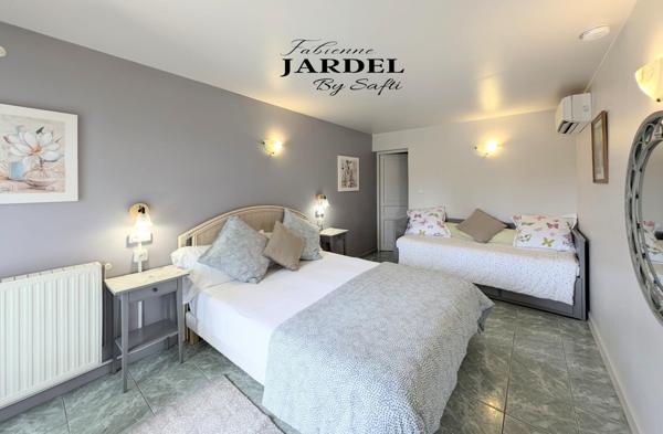 Maison en pierre - 5 chambres d'hôtes - piscine