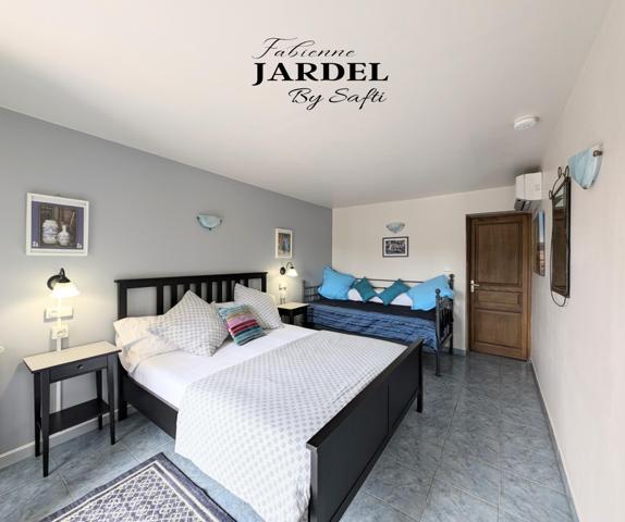 Maison en pierre - 5 chambres d'hôtes - piscine