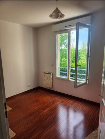 Charmant F2 avec balcon LUZARCHES