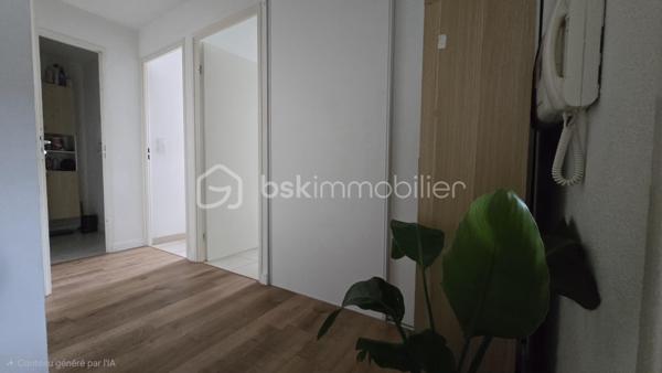 Venez vite découvrir, superbe appartement T3 de 61,99 m², rez de chaussée, situé à Poitiers, dans une résidence sécurisée avec gardien et portail électrique. Proche lycée, collège et toutes commodités.
Ce superbe appartement comprend:
- Belle entrée avec placard/ dressing de 3,72 m²
- Dégagement/ couloir de 2,45 m²
- Salon-séjour de 28,54 m²
- Cuisine ouverte, aménagée et équipée, lave vaisselle, hotte plaque, rangement. 
- Une chambre avec placard/ dressing de 12,21 m², 
- Une seconde chambre avec placard/ dressing de 10,45 m²
- Salle de bain, baignoire, simple vasque, sèche serviette de 3,50 m²
 - WC séparé de 1,12 m²
- Balcon de 5 m 2.

POINTS TECHNIQUES DE L' APPARTEMENT:
- Exposition ouest.
- Chauffages électrique radiateurs à inertie changés en 2023 par le propriétaire.
- Ballon d'eau chaude électrique
- Volets roulants électriques installés en 2025. Facture de 2461,26
- Cuisine équipée, aménagée, refaite en 2022. Facture de 4424 euros.
- Le sol de l'appartement refait, avec création d'un tapis d'entrée en pvc, en 2024. Facture de 962 euros.

CARACTERISTIQUES TECHNIQUES DE LA COPRO!
- Nombre de lots : 396
- Nombres de lots usages habitation: 161
- Période de construction des bâtiments: de 2001, 2010 
- Tous les trois mois, environ 475 euros de charges

 EXTÉRIEUR
- Deux places de stationnement privatives dont , une en sous-sol sécurisé et une en aérien.
- Piscine commune
- Espace vert , arborés
Poser vos valises !
AUCUN TRAVAUX A PRÉVOIR !!