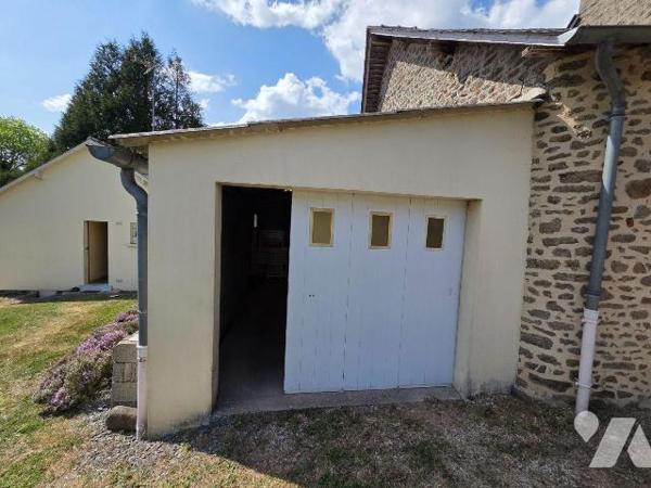 A vendre à Chantrigné(53), au calme et en campagne, une maison comprenant une entrée-couloir, c...