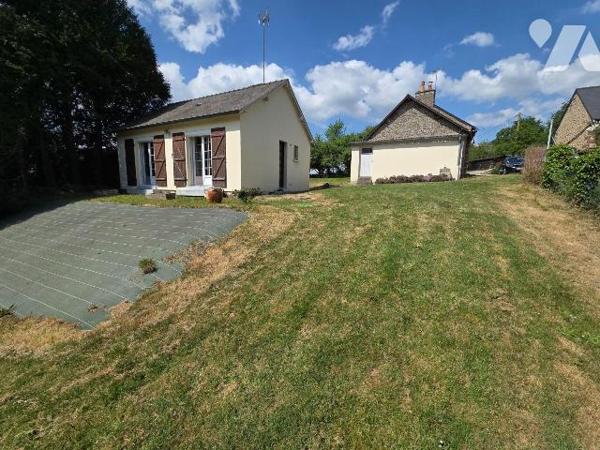 A vendre à Chantrigné(53), au calme et en campagne, une maison comprenant une entrée-couloir, c...