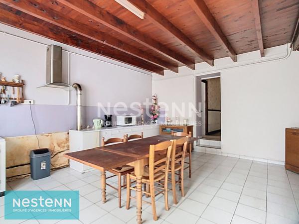 Ensemble immobilier de 2 maisons en pierres à SAINT CONNAN sur environ 1400 m² de jardin