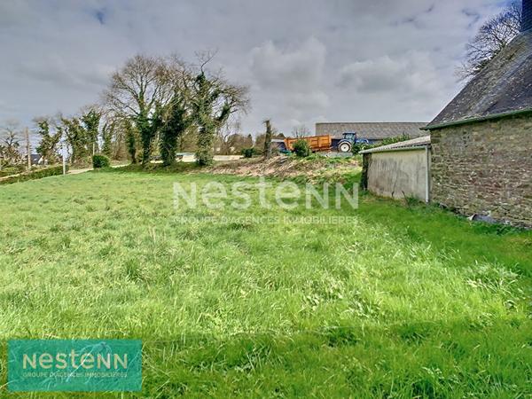 Ensemble immobilier de 2 maisons en pierres à SAINT CONNAN sur environ 1400 m² de jardin