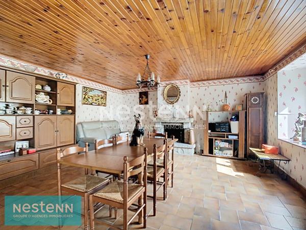 Ensemble immobilier de 2 maisons en pierres à SAINT CONNAN sur environ 1400 m² de jardin