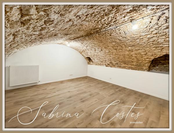 🏡 À VENDRE – MAISON ATYPIQUE RÉNOVÉE AVEC TERRASSE & CAVE VOÛTÉE – FRENEUSE (78) 200 m² habitables – 4/5 chambres – Vue dégagée – Garage – Jardin clos