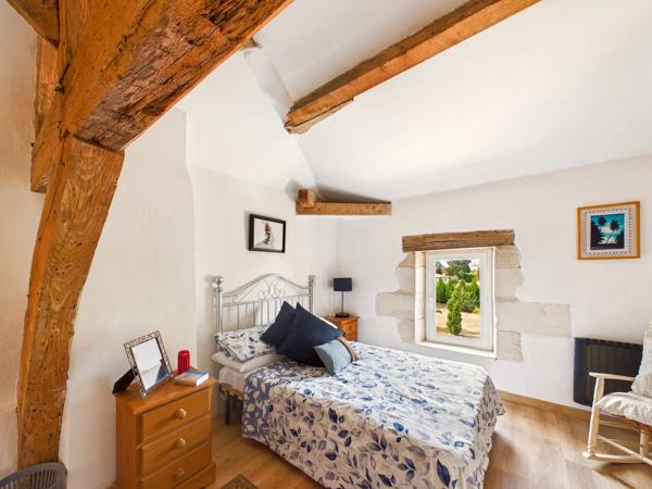 Élégante Maison de Maître avec Piscine Chauffée et Parc Arboré