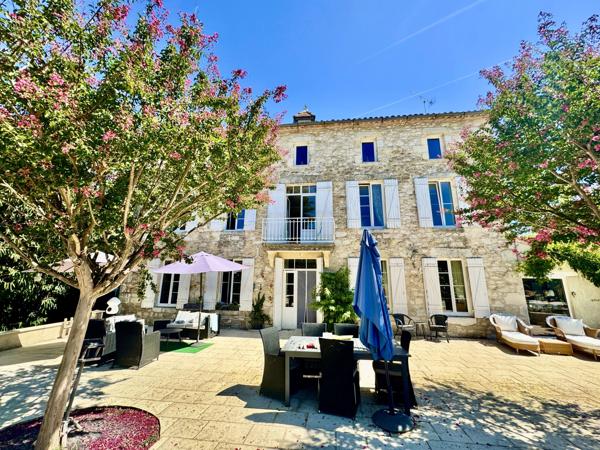 Élégante Maison de Maître avec Piscine Chauffée et Parc Arboré