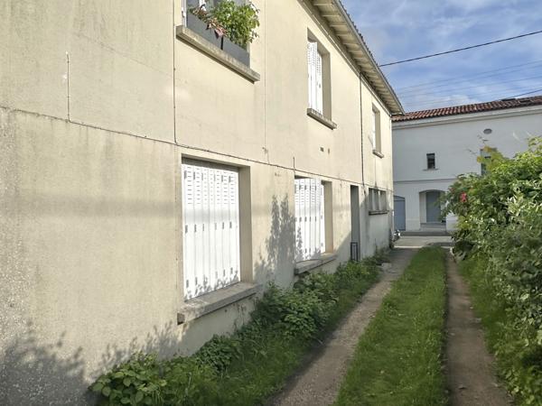 Immeuble de rapport loué – 4 appartements T2 – Saintes rive gauche