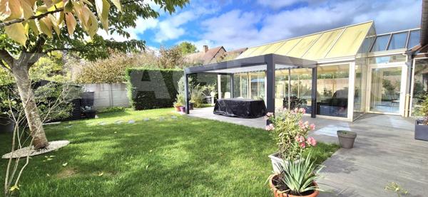 Maison familiale 5 chambres avec piscine couverte