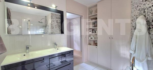 Maison familiale 5 chambres avec piscine couverte