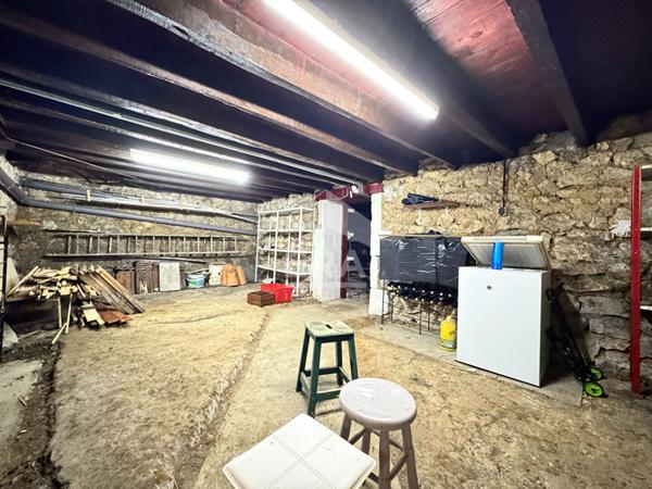 A VENDRE A PERIGUEUX MAISON DE VILLE AVEC JARDIN.