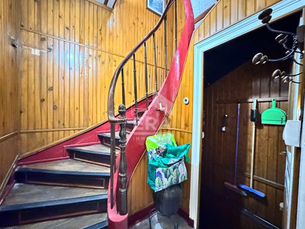 A VENDRE A PERIGUEUX MAISON DE VILLE AVEC JARDIN.