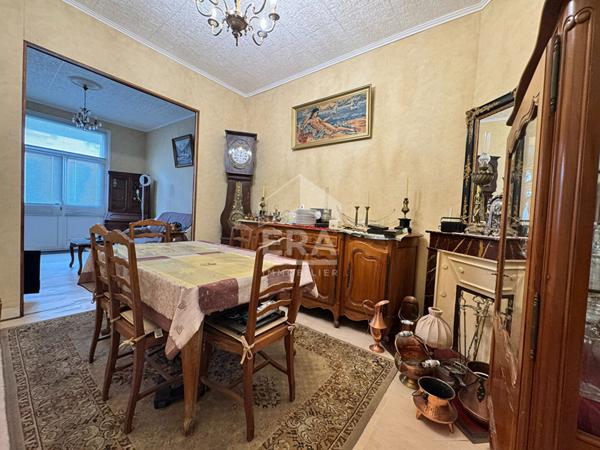 A VENDRE A PERIGUEUX MAISON DE VILLE AVEC JARDIN.