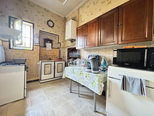 A VENDRE A PERIGUEUX MAISON DE VILLE AVEC JARDIN.