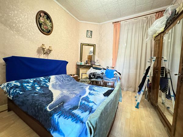 A VENDRE A PERIGUEUX MAISON DE VILLE AVEC JARDIN.