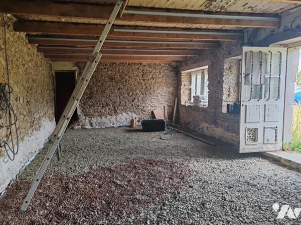 2360 - PLOUIGNEAU - MAISON EN PIERRES 