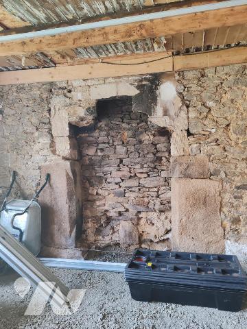 2360 - PLOUIGNEAU - MAISON EN PIERRES 