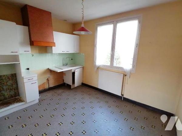 EXCLUSIVITE TRENTE CINQ NOTAIRES !! à 7 minutes à pied du centre bourg, venez découvrir cette t...