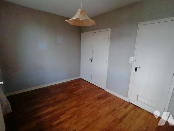 EXCLUSIVITE TRENTE CINQ NOTAIRES !! à 7 minutes à pied du centre bourg, venez découvrir cette t...