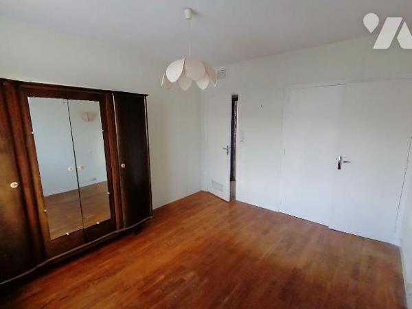 EXCLUSIVITE TRENTE CINQ NOTAIRES !! à 7 minutes à pied du centre bourg, venez découvrir cette t...