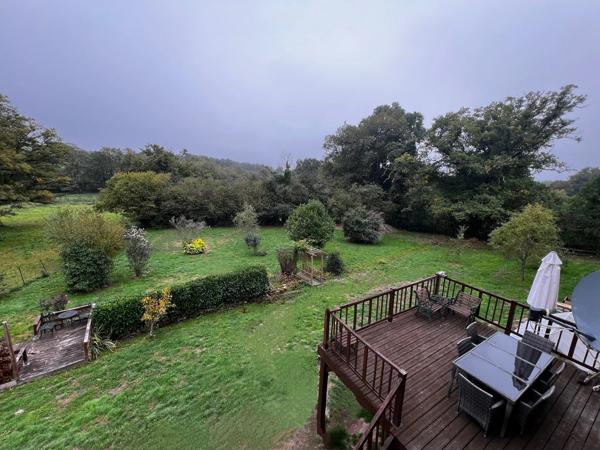 Charmante propriété en pierre de caractère, avec jardin et dépendances