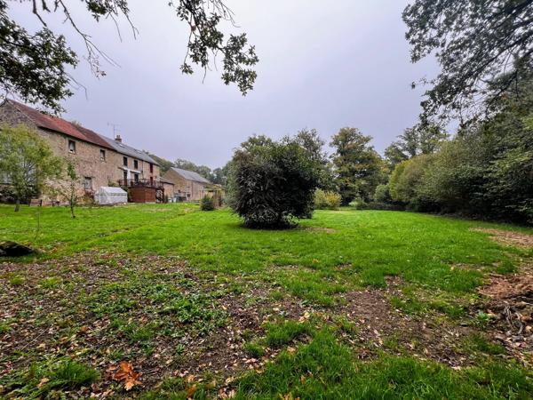 Charmante propriété en pierre de caractère, avec jardin et dépendances
