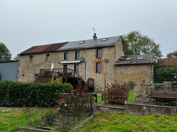 Charmante propriété en pierre de caractère, avec jardin et dépendances