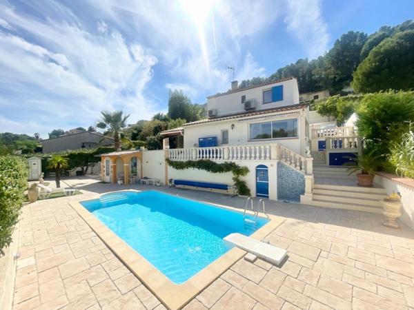 Maison à Saint-Cyr-sur-Mer, 83270 - 6 pièces 124m²