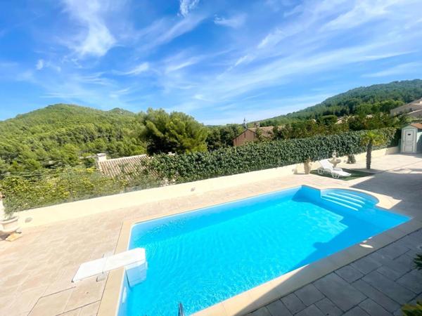 Maison à Saint-Cyr-sur-Mer, 83270 - 6 pièces 124m²