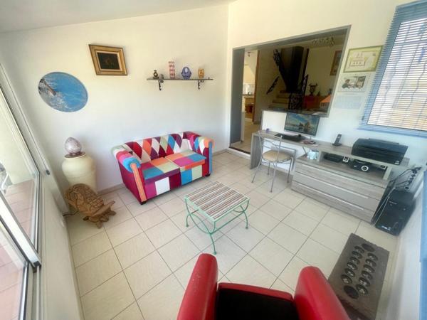 Maison à Saint-Cyr-sur-Mer, 83270 - 6 pièces 124m²