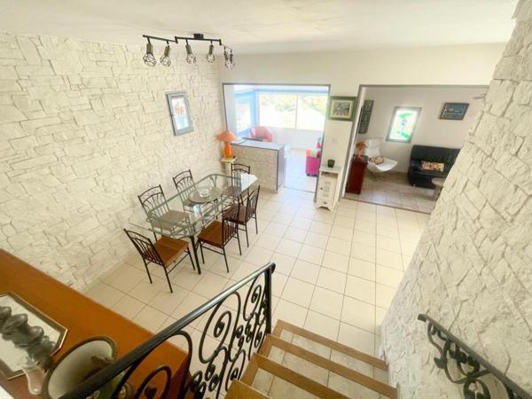 Maison à Saint-Cyr-sur-Mer, 83270 - 6 pièces 124m²