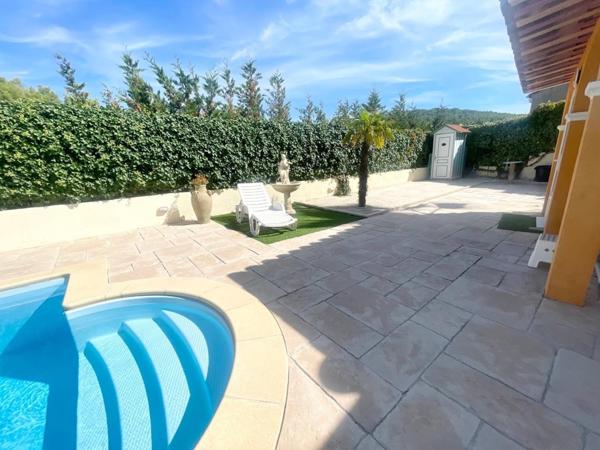 Maison à Saint-Cyr-sur-Mer, 83270 - 6 pièces 124m²