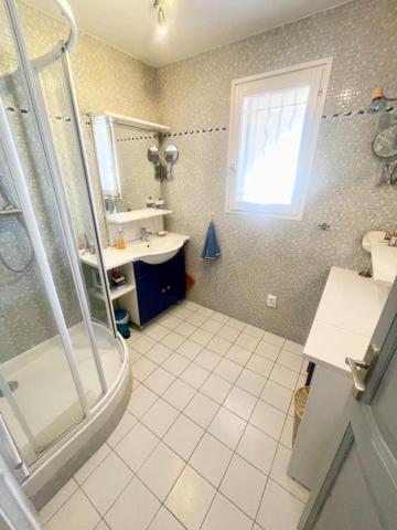 Maison à Saint-Cyr-sur-Mer, 83270 - 6 pièces 124m²