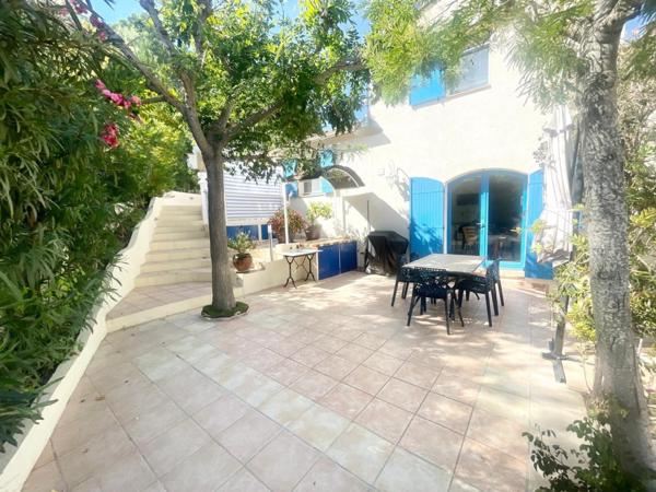 Maison à Saint-Cyr-sur-Mer, 83270 - 6 pièces 124m²