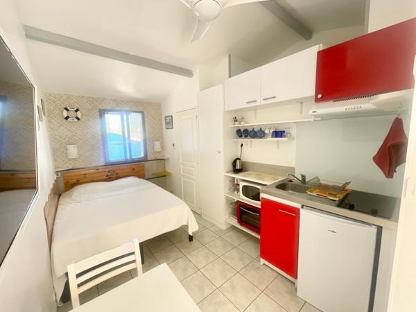 Maison à Saint-Cyr-sur-Mer, 83270 - 6 pièces 124m²