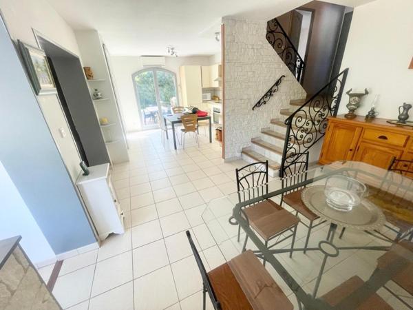 Maison à Saint-Cyr-sur-Mer, 83270 - 6 pièces 124m²