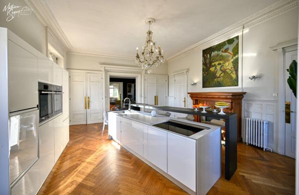 Propriete à vendre 13 pièces proche de SAINT SYMPHORIEN SUR COISE (69) de 525m² sur un parc classé de 5800 m²
