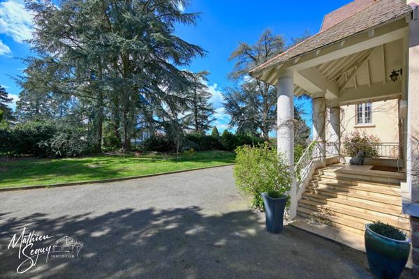 Propriete à vendre 13 pièces proche de SAINT SYMPHORIEN SUR COISE (69) de 525m² sur un parc classé de 5800 m²