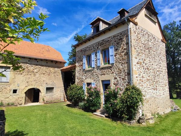 Maison en pierre avec grange et terrain – Sans voisins, proche Villefranche-de-Rouergue