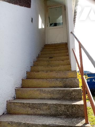 appartement de 67.54 m² avec deux grands garages, stationnement (2)  et combles au-dessus