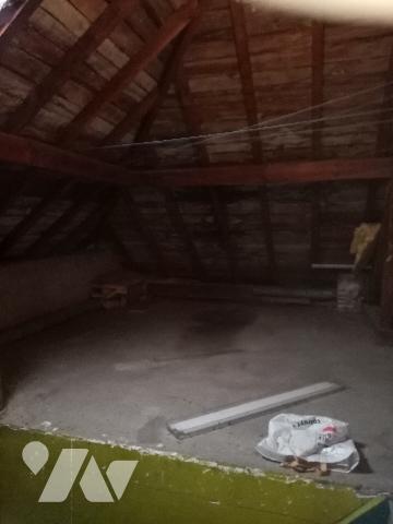 appartement de 67.54 m² avec deux grands garages, stationnement (2)  et combles au-dessus