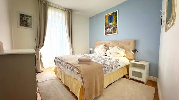 Spacieuse maison de village rénovée avec une grande grange et un généreux jardin intérieur