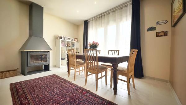 Spacieuse maison de village rénovée avec une grande grange et un généreux jardin intérieur