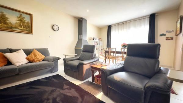 Spacieuse maison de village rénovée avec une grande grange et un généreux jardin intérieur
