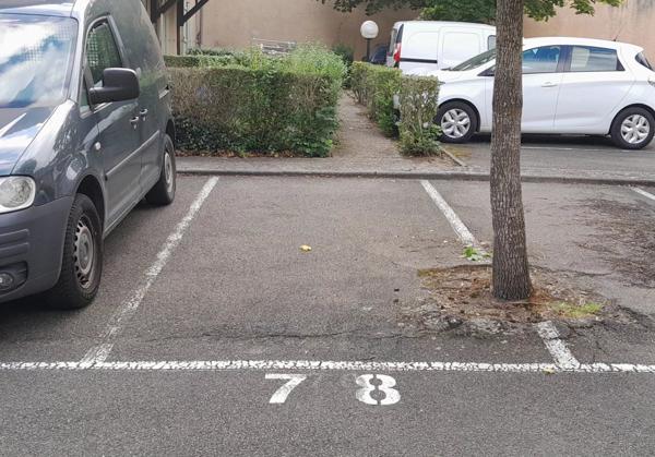 Location Parking à Houdan