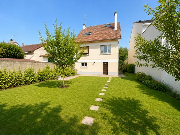 Maison
         6 pièces
        - 180 m² Bien prestige 459 000 € *
